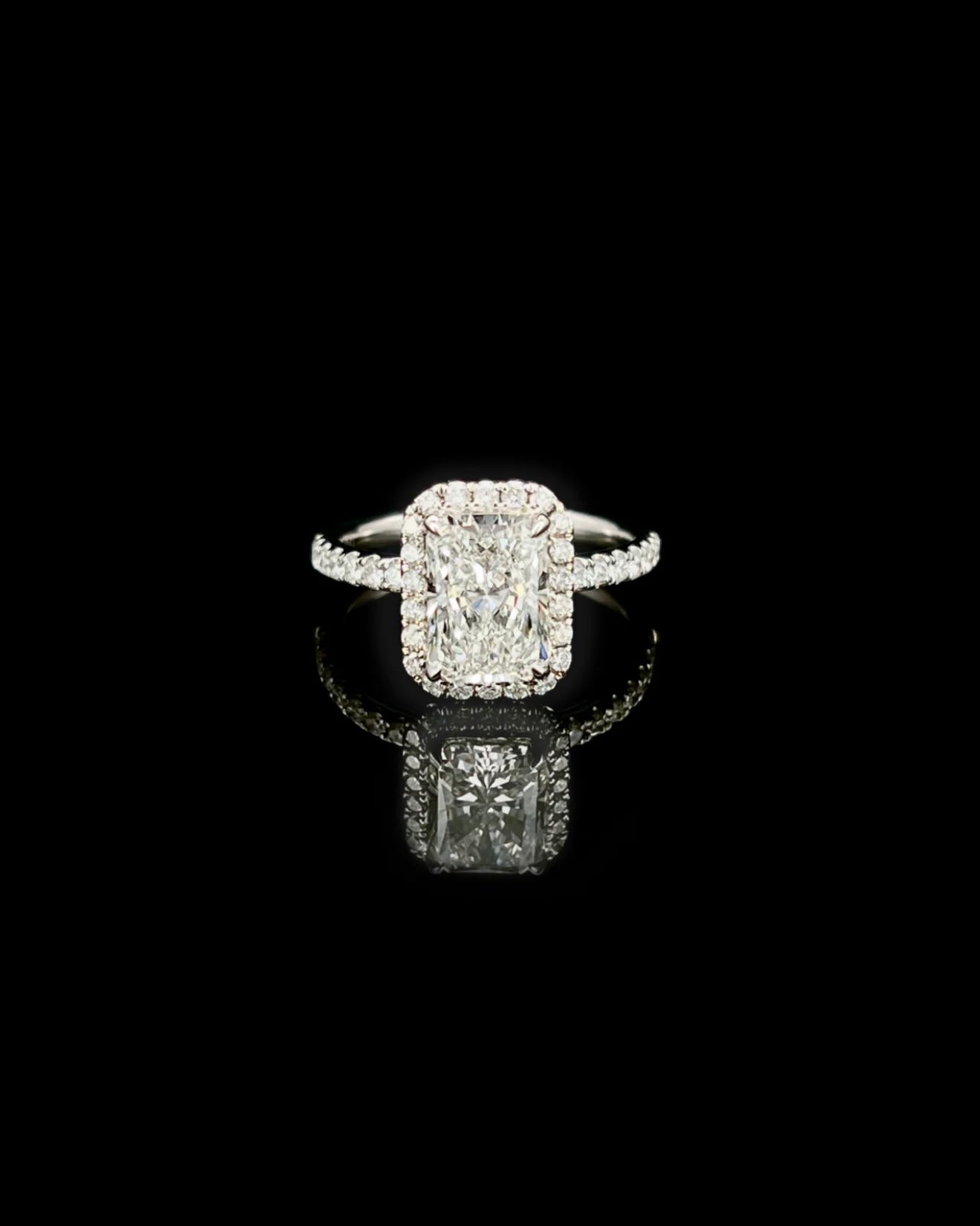 Lab-Grown Radiant Cut Diamond Ring – 2.01ct E VS2