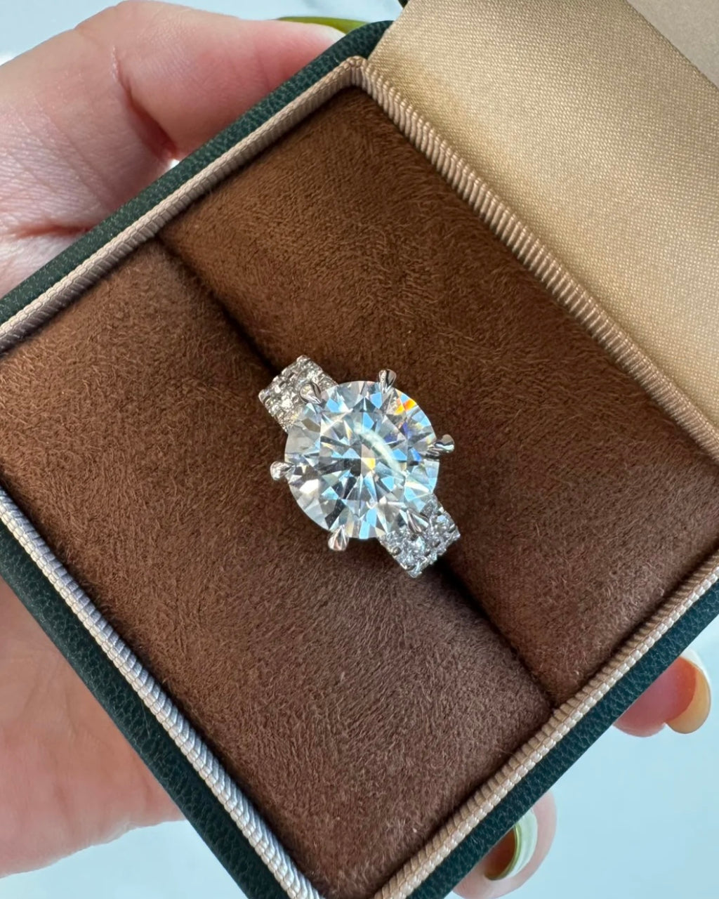 Lab-Grown Round Brilliant Diamond Ring – 5.03ct D VVS1