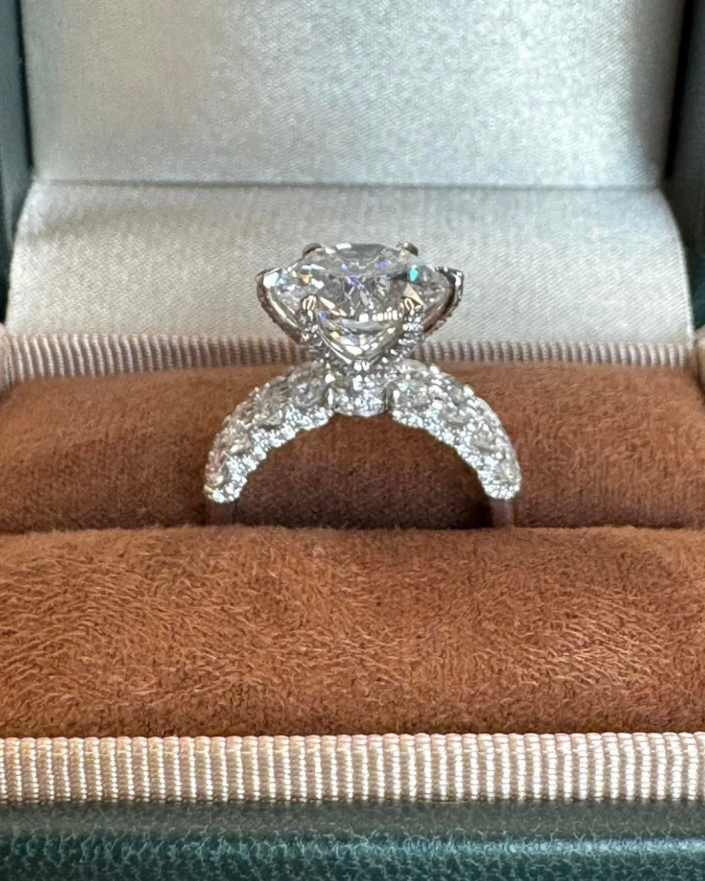 Lab-Grown Round Brilliant Diamond Ring – 5.03ct D VVS1