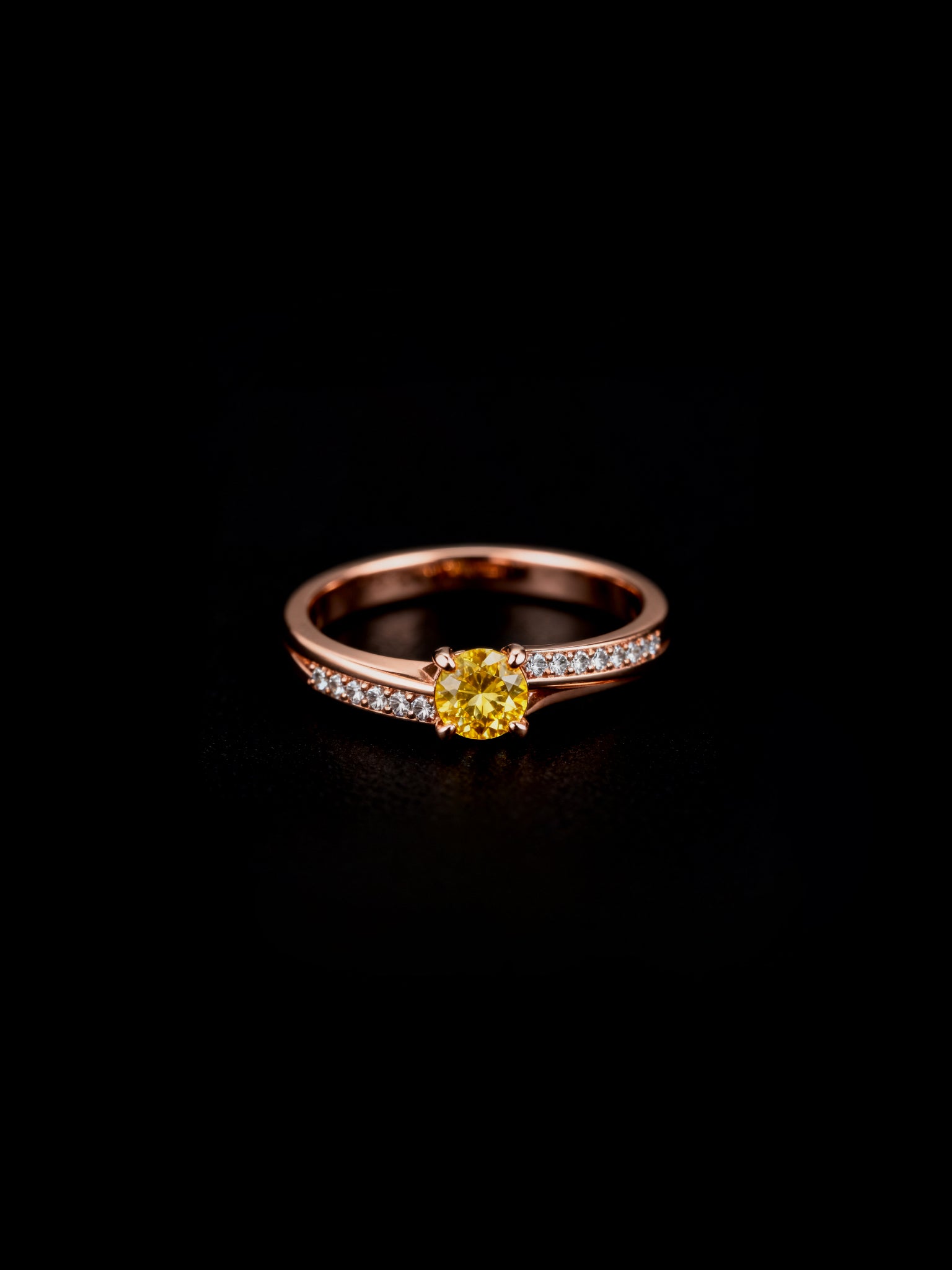 Lab-Grown Fancy Yellow Diamond Pavé Ring – 0.70ct D VVS1 Center