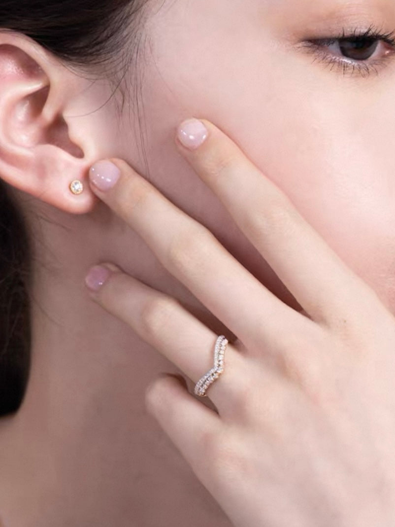 Lab Grown Diamonds V-Shape Crown Ring – 18K Gold 0.40ct