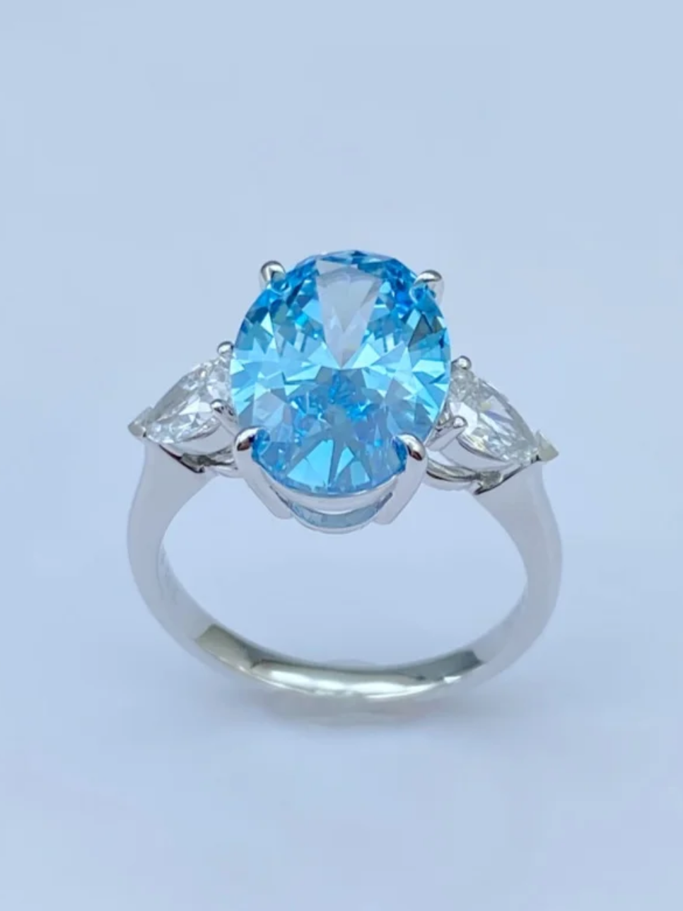 Lab Grown Oval-Cut Sky Blue Diamond Ring – 6.0ct Total – 18K White Gold – VS1 Clarity