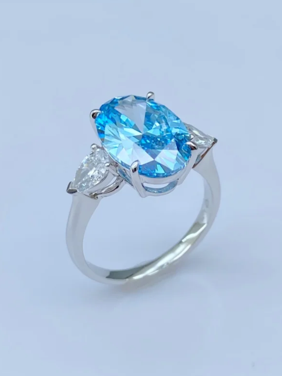Lab Grown Oval-Cut Sky Blue Diamond Ring – 6.0ct Total – 18K White Gold – VS1 Clarity